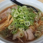 新立麺館 - スタンダードのラーメン