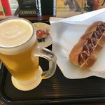 カフェ イル ファンティーノ - 料理写真:ホットドッグプレーンと生ビール