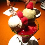 トリコロールパフェ