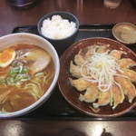 五味八珍 - 浜松餃子とラーメンセット