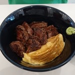 肉乃本気丼 - ビフテキ丼 レギュラーサイズ（790円）