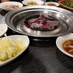 김성용의언양불고기 - 焼肉に付くキムチやサンチュなど。青唐辛子が辛くてアクセントになります。