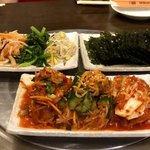 Sumibi Yakiniku Idomi - 韓国のり キムチ盛り合わせ ナムル盛り合わせ