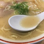 岡本中華 - スープはアッサリしてます