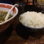 麺屋はち - この盛り方はサービスなのかな？
美味しく小盛頂きました