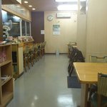 よし乃 - 店内。厨房が見えます。