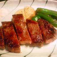 人形町今半 本店 - ステーキ定食の肉アップ