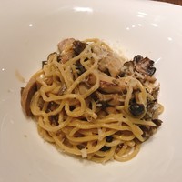 ダルマット 六本木ヒルズ店 - キノコのクリームソースパスタ