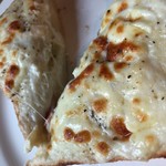 喜茶 ゆうご - チーズたっぷり中に興部町のベーコン