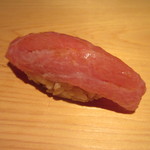鮨 さかい - 常温に戻した鮪、漬け2つの後なので鮪特有の甘味