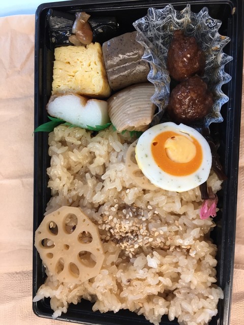 森光子さんが愛した茶飯弁当』by ひなた桜 : 桃六 - 京橋/和菓子