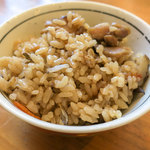 無添さぬきめん あじ豊 - 「かしわごはん」（200円）。