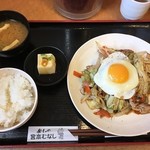 Meshiyamiyamotomunashi - 肉野菜炒め定食　￥670