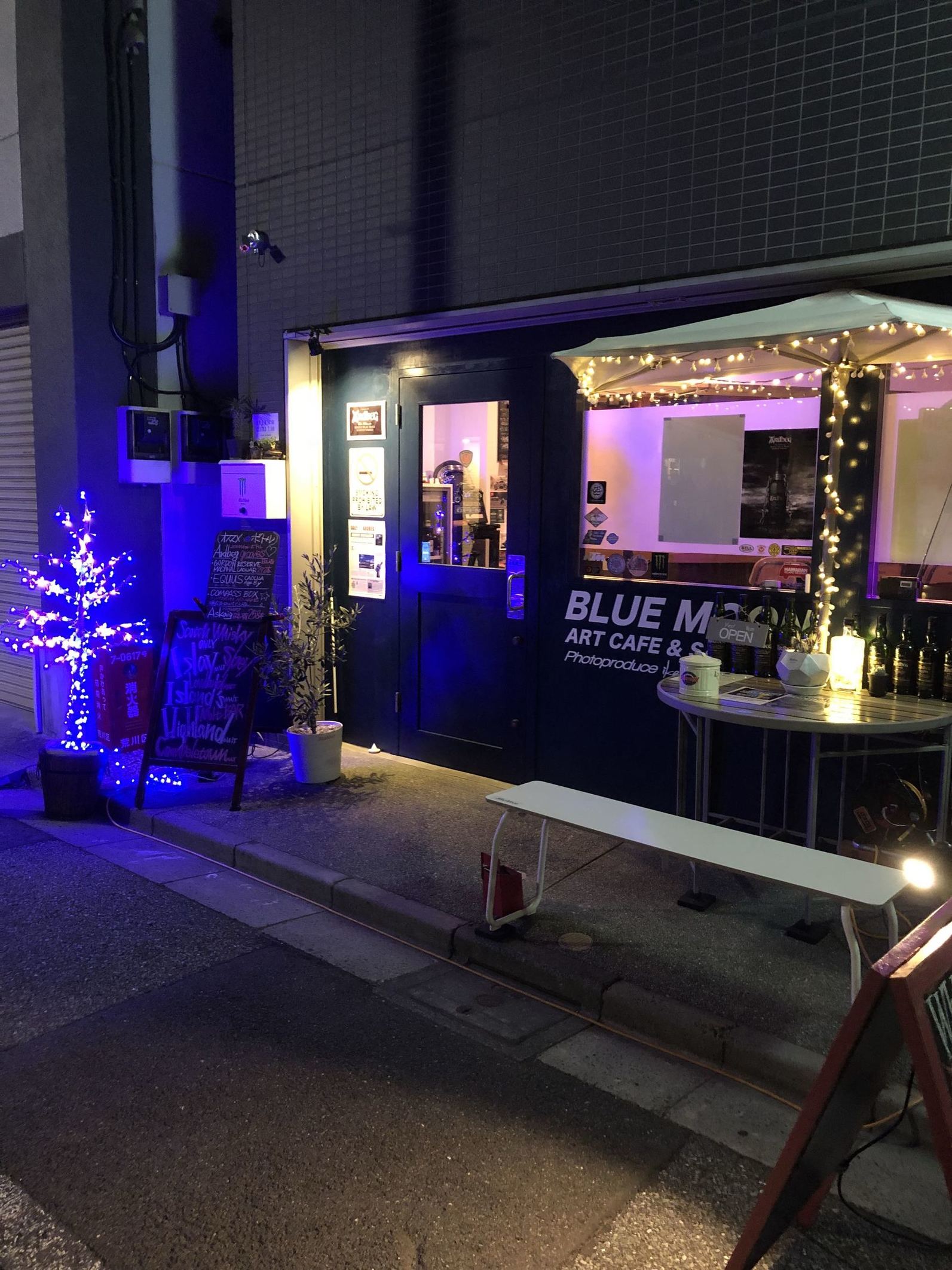 写真 アートカフェバー ブルームーン Art Cafebar Blue Moon 西日暮里 バー 食べログ
