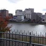 シャンゼリゼ - 劇場テラスから武庫川を眺める