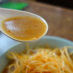 くるまやラーメン - スープはニンニクが香ります