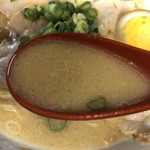 長浜ラーメンとん吉 - 2018年8月5日  スープ（塩分多いけど、美味しい）