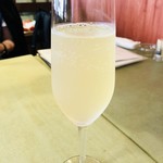 ホイリゲ葡萄舎 - りんごジュースソーダ割り