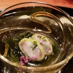 金田中 庵 - 先付けは鯵の酢の物。白瓜で巻いてある。