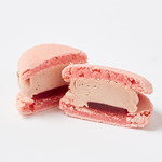 Q-pot CAFE. - たっぷりのストロベリーガナッシュとストロベリーゼリーをサンド。
ゼリーの食感が楽しい新感覚のマカロンです。