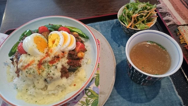 茶房&織工房 野の庭（サボウアンドオリコウボウ ノノテイ） - 南稚内（カフェ）