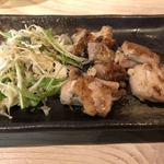 鶏と魚が旨い店 さくらこ - もも塩焼き