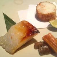 ざくろ 室町店 - 揚げ物がカリッとしてない。魚の焼きも甘かった。