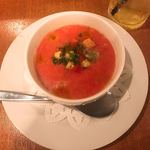 Izara - 丁寧に作られたトマトの冷製スープ。