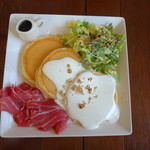 カフェアンジェ - お食事パンケーキセット　生ハム＆チーズクリームソース