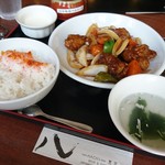 八-HACHI-東京 - 酢豚定食と、食べるラー油で、ごはんがすすむ‼️