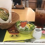 モスバーガー - 2018/08 テリヤキバーガー 360円とSサラダセットM（こだわり野菜サラダS 240円、アイスティーM 290円でセット割引100円）で合計：790円