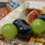 うを徳 - 2018.8 フルーツ盛り（韓国ゴールドメロン「チャメ」、福岡無花果「とよみつひめ」、長野パープル、岡山瀬戸ジャイアン）