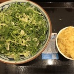 丸亀製麺 - これぞ丸亀を極めた男の戦闘準備である。