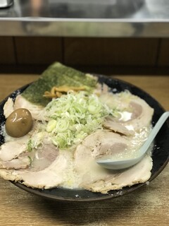 屋台ラーメン とんこつ貴生 - 