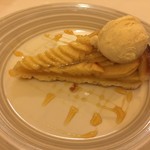 Hotel Mercure Mont Saint Michel - アップルタルト