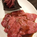 黒毛和牛焼肉 白か黒 - 