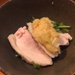 焼鳥 酉たけ - お通し1 大好物の皮付き鶏胸肉湯引き生姜ソース