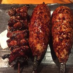焼鳥 酉たけ - このタレが絶妙で、タレ自体を味わいたくてつくねとさえずりを追加