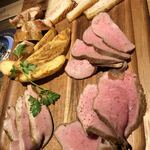 燻製＆ワイン酒場 燻煙Smoke Dining 新宿東口店 - 燻製お肉の盛り合わせ