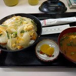 たつ食堂 - カツ丼750円