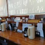 肉汁うどんの南哲 - 卓上の雰囲気