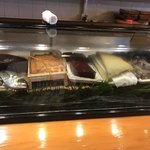 栄寿司小吉 - ケース内