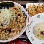 麺創房 小竹屋 - 肉そば ¥780- + 満腹満足セット（チャーハン・餃子）¥380-　旨い