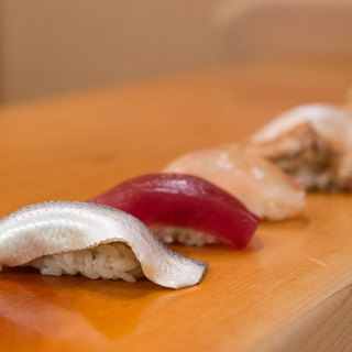 江戸前鮨の原点を、昔ながらの「お好み」でいただく