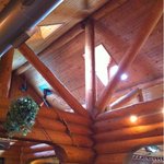 アラスカ - 天窓があり、照明は最小限