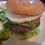 エスビーダイナー コウベ - アボガド、チーズ＋エッグ