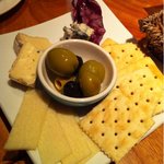 UOKIN PICCOLO - オリーブとチーズの盛り合わせ