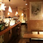 あかり - 明るい雰囲気の店内