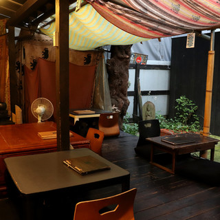 花見・BBQ・柿の木・こたつ…。"中庭"で日本の季節を愛でる