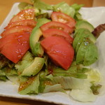 もんじゃ焼 お好み焼 七福 - トマトとアボカドのサラダ